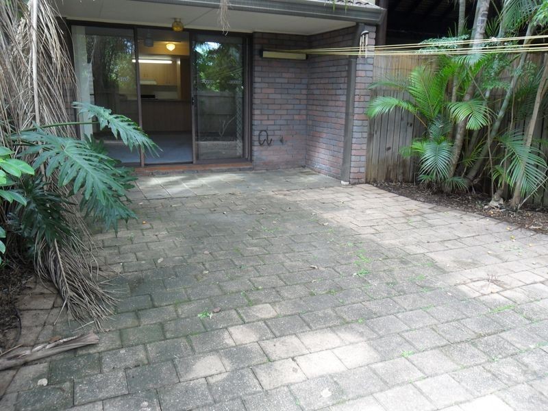 2/145 Government Road, Labrador QLD 4215