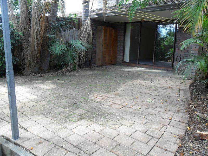 2/145 Government Road, Labrador QLD 4215