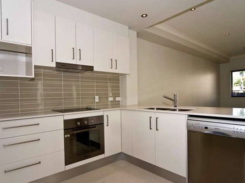 2/38 Victor Avenue, Paradise Point QLD 4216