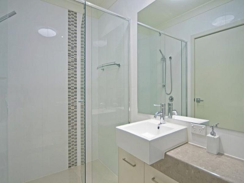 2/38 Victor Avenue, Paradise Point QLD 4216