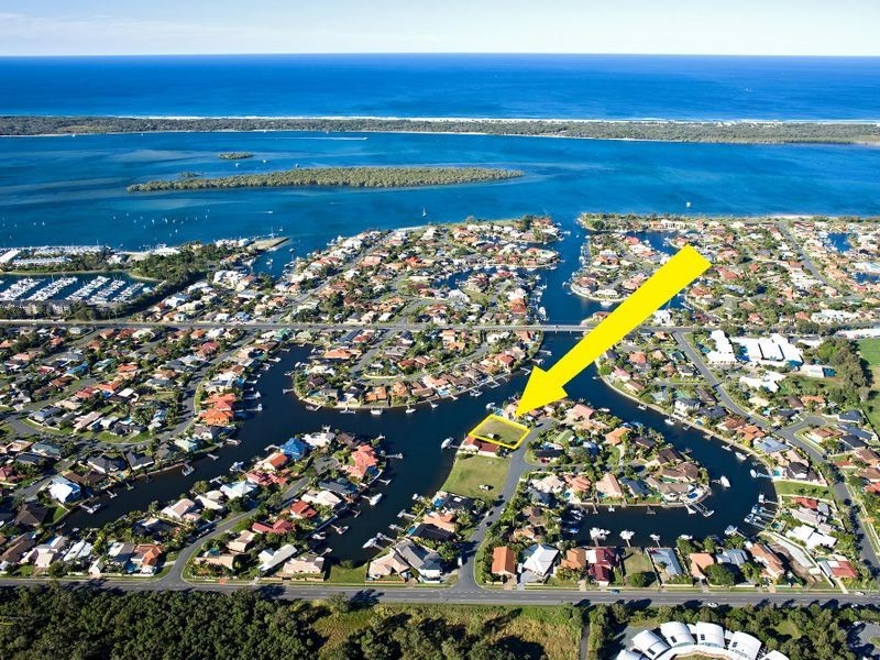 22 Erave Avenue, Runaway Bay QLD 4216