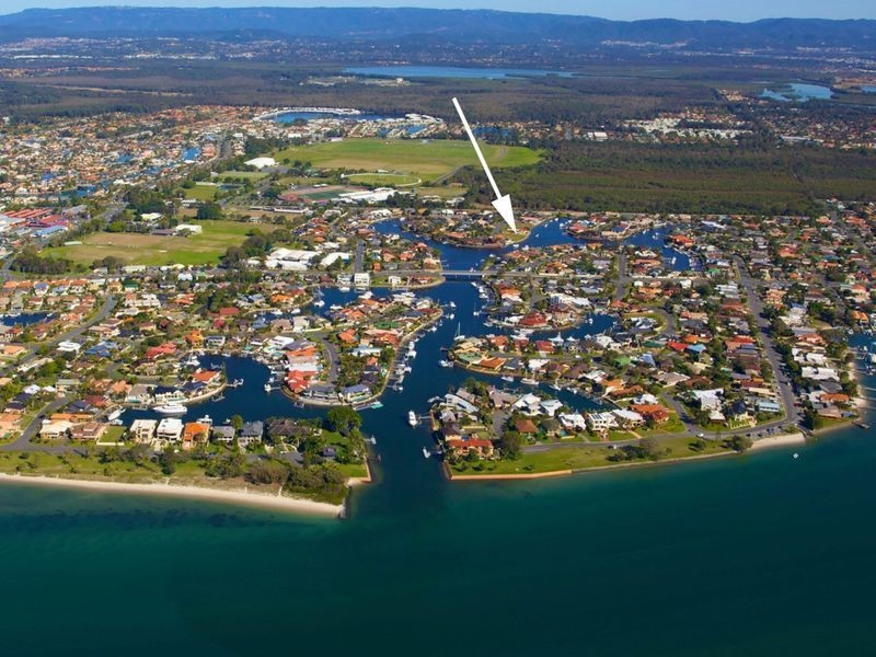 22 Erave Avenue, Runaway Bay QLD 4216