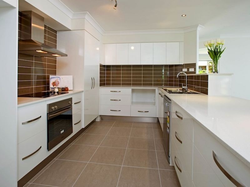 36 Errol Avenue, Paradise Point QLD 4216