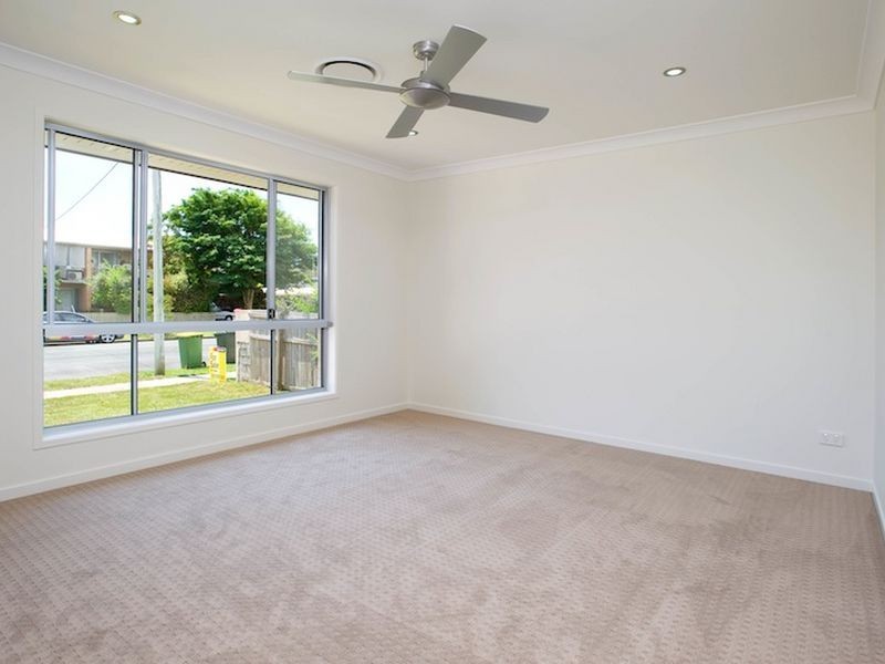 36 Errol Avenue, Paradise Point QLD 4216