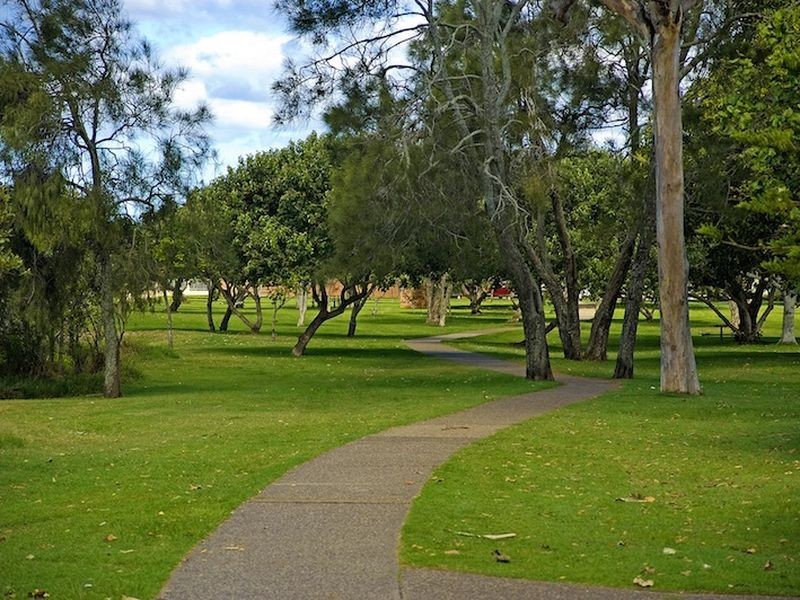 36 Errol Avenue, Paradise Point QLD 4216