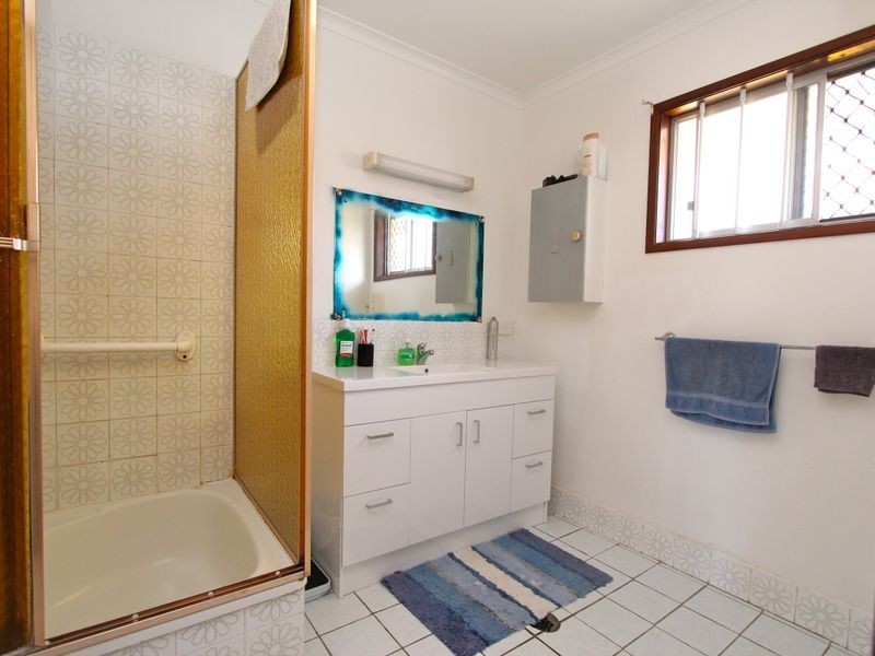 1/9 Drake Avenue, Paradise Point QLD 4216