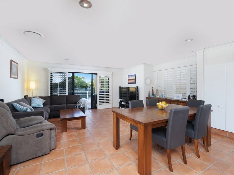 1/28 Vaggelas Crescent, Biggera Waters QLD 4216