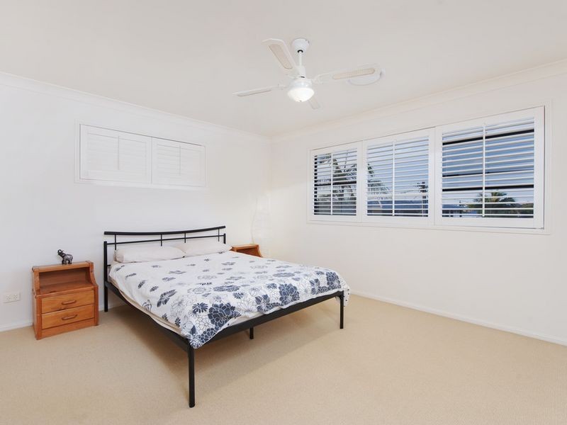 1/28 Vaggelas Crescent, Biggera Waters QLD 4216