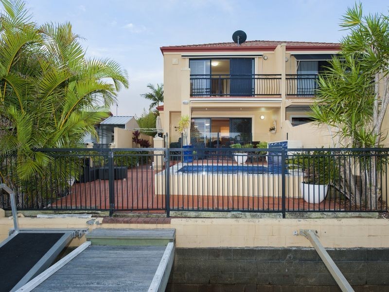 1/28 Vaggelas Crescent, Biggera Waters QLD 4216