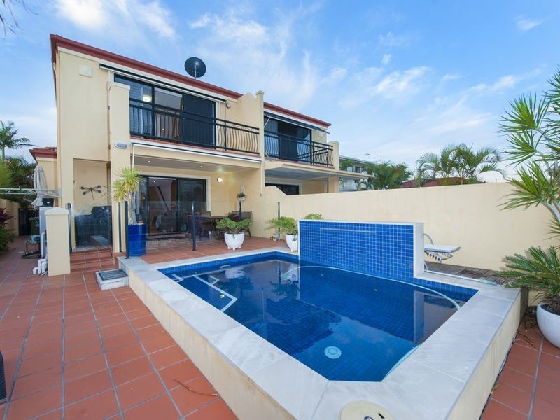 1/28 Vaggelas Crescent, Biggera Waters QLD 4216