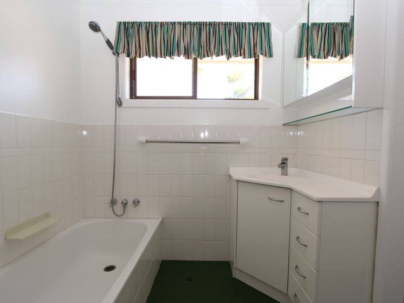 72 O’Grady Drive, Paradise Point QLD 4216