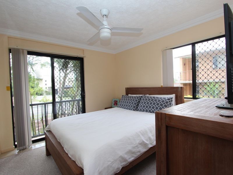 2/47 Bayview Street, Runaway Bay QLD 4216