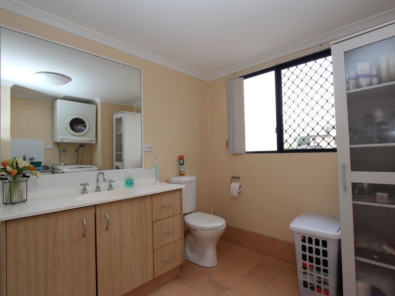 2/47 Bayview Street, Runaway Bay QLD 4216