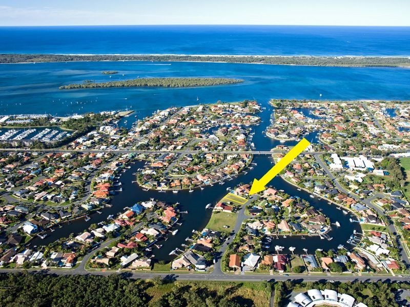 22 Erave Avenue, Runaway Bay QLD 4216