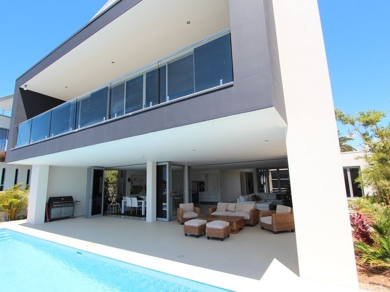 Sovereign Islands QLD 4216