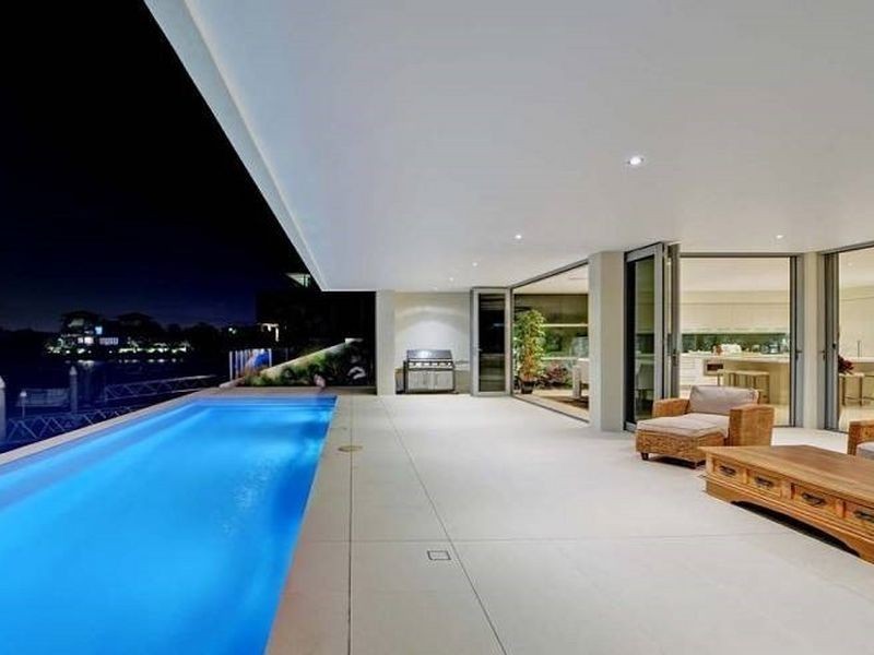 Sovereign Islands QLD 4216