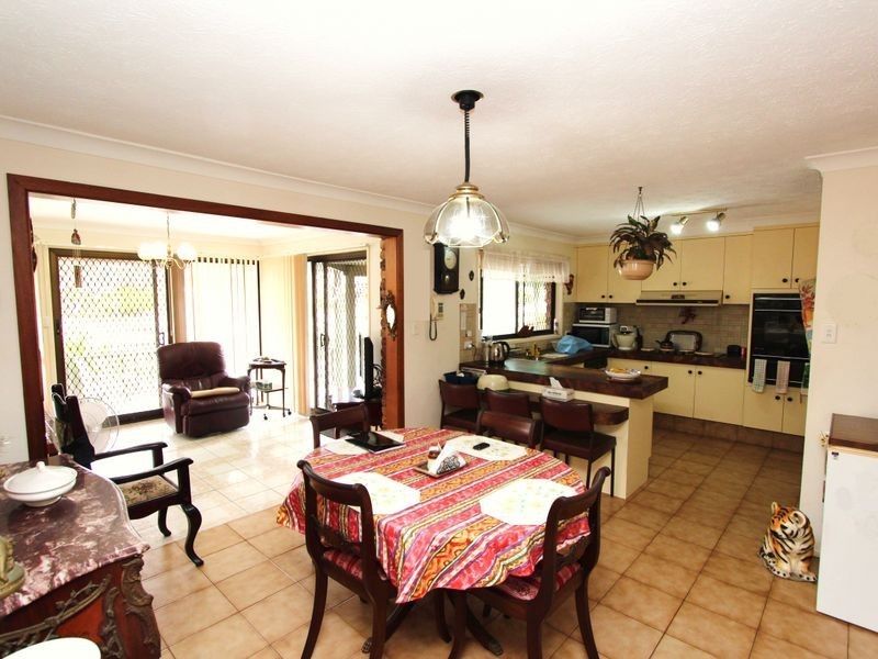 84 Oxley Drive, Paradise Point QLD 4216