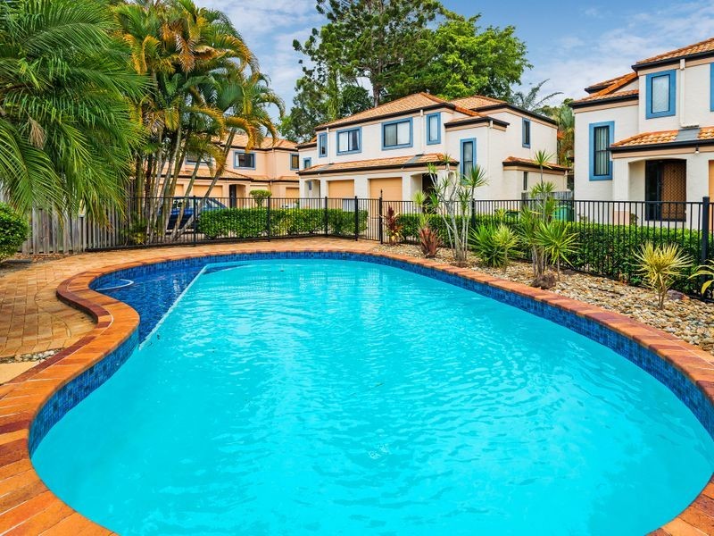 1/14 Terrigal Crescent, Southport QLD 4215