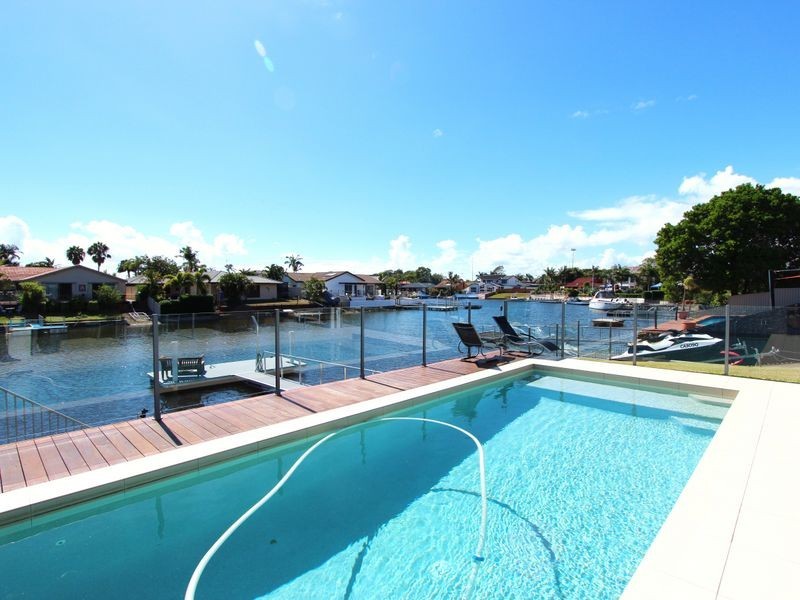 243 Morala Avenue, Runaway Bay QLD 4216