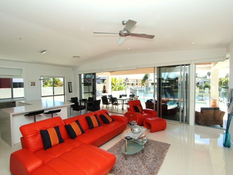 243 Morala Avenue, Runaway Bay QLD 4216