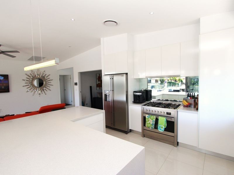 243 Morala Avenue, Runaway Bay QLD 4216