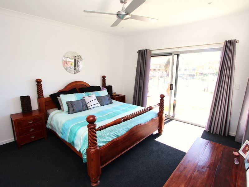 243 Morala Avenue, Runaway Bay QLD 4216