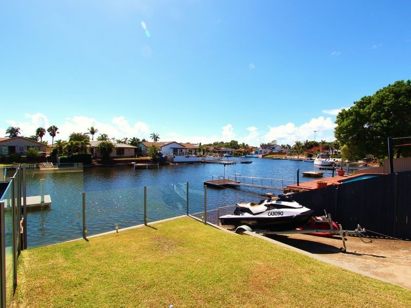 243 Morala Avenue, Runaway Bay QLD 4216