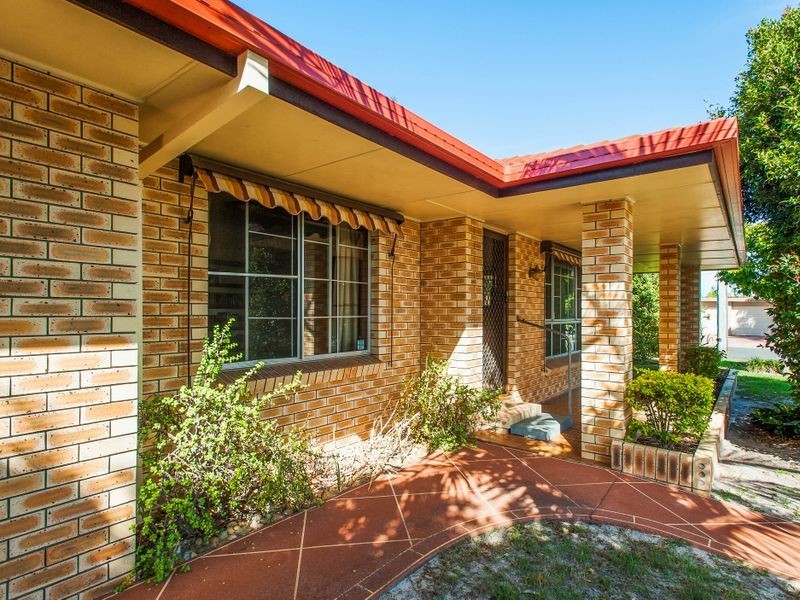 15 Robin Avenue, Paradise Point QLD 4216