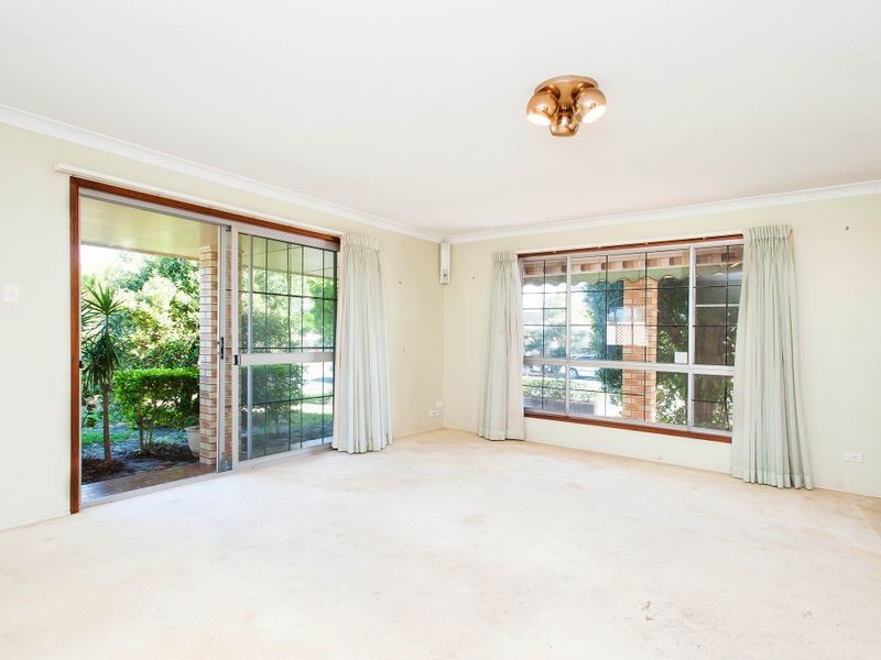 15 Robin Avenue, Paradise Point QLD 4216