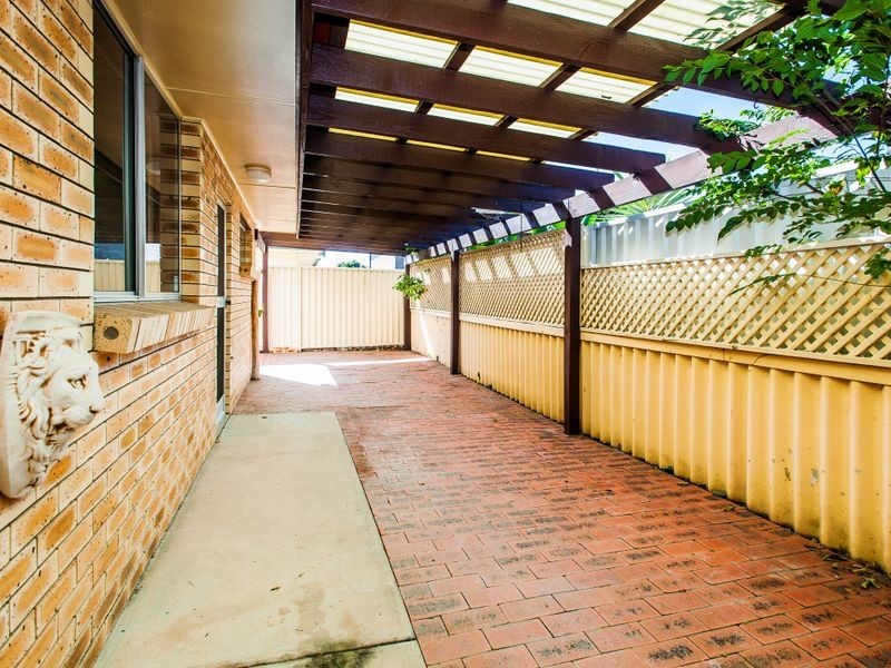 15 Robin Avenue, Paradise Point QLD 4216