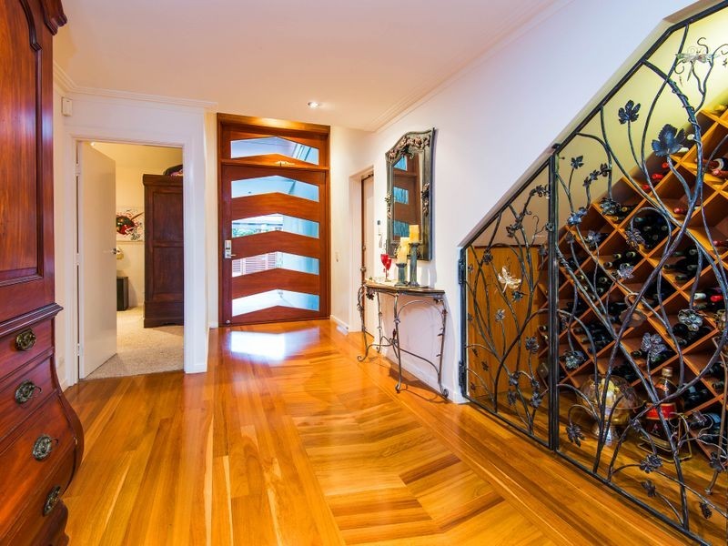 5 Wau Avenue, Runaway Bay QLD 4216