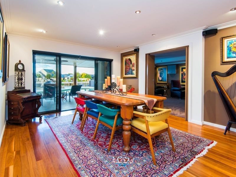 5 Wau Avenue, Runaway Bay QLD 4216