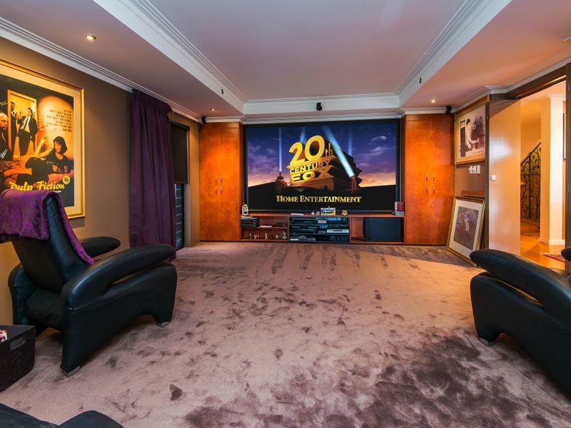 5 Wau Avenue, Runaway Bay QLD 4216