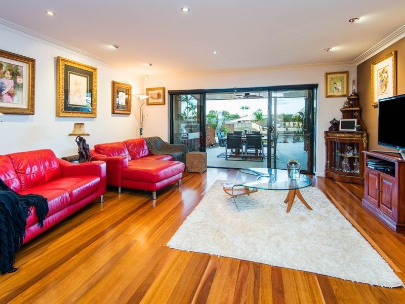 5 Wau Avenue, Runaway Bay QLD 4216