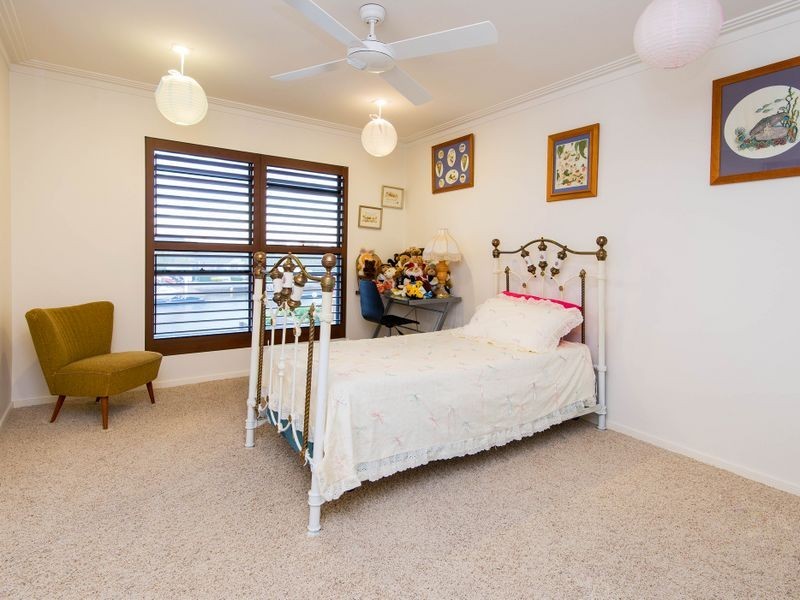 5 Wau Avenue, Runaway Bay QLD 4216