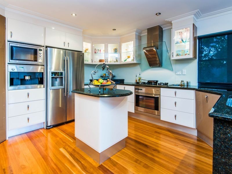 5 Wau Avenue, Runaway Bay QLD 4216