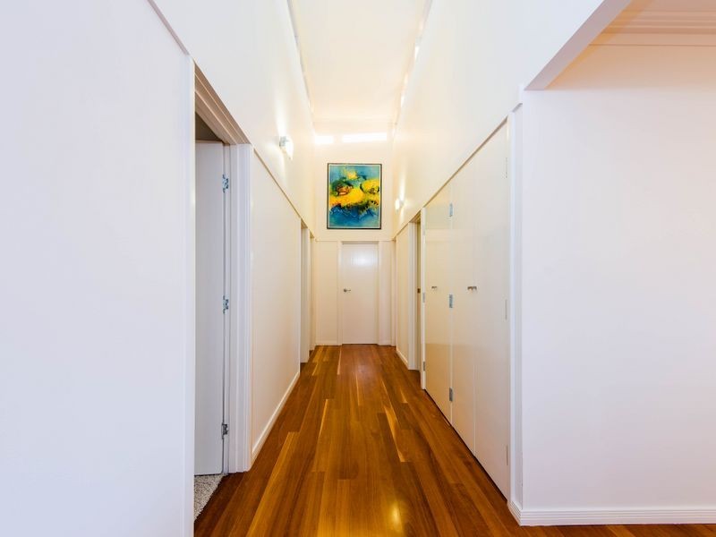 5 Wau Avenue, Runaway Bay QLD 4216