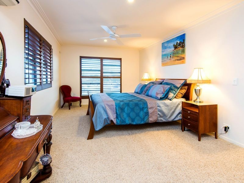 5 Wau Avenue, Runaway Bay QLD 4216