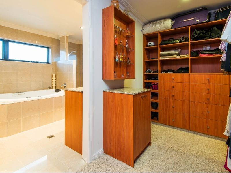 5 Wau Avenue, Runaway Bay QLD 4216