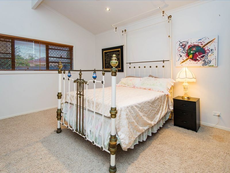 5 Wau Avenue, Runaway Bay QLD 4216