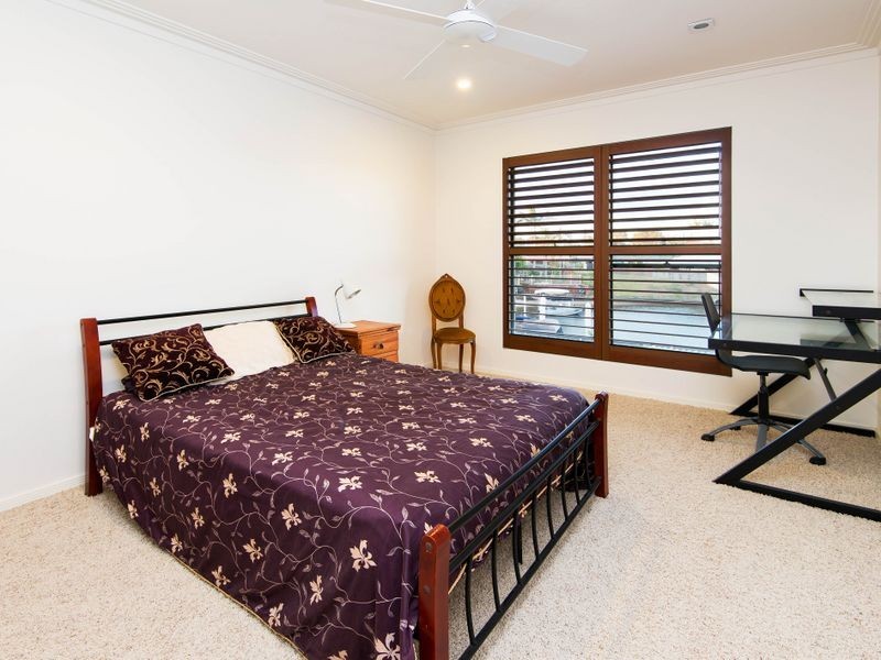 5 Wau Avenue, Runaway Bay QLD 4216