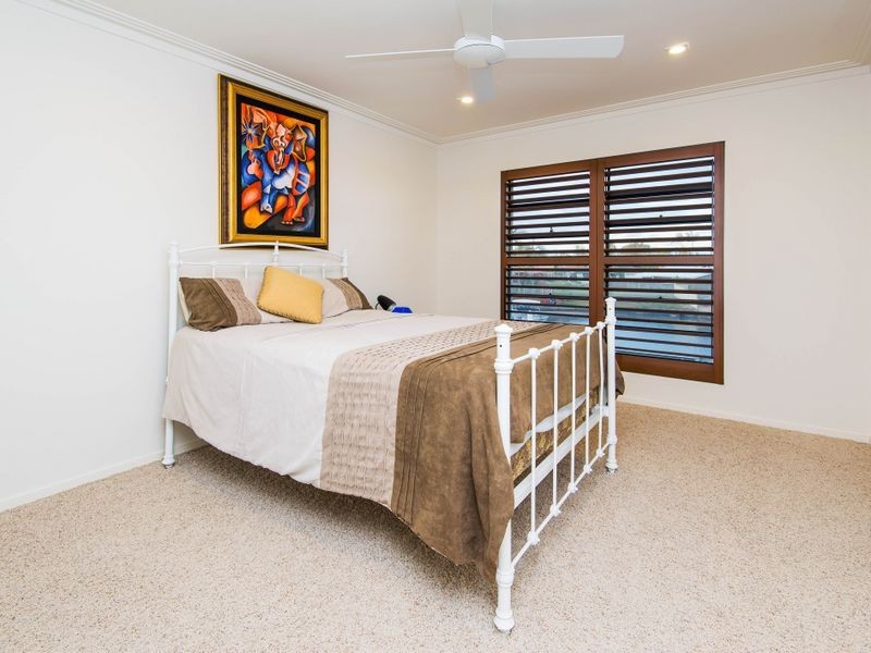 5 Wau Avenue, Runaway Bay QLD 4216