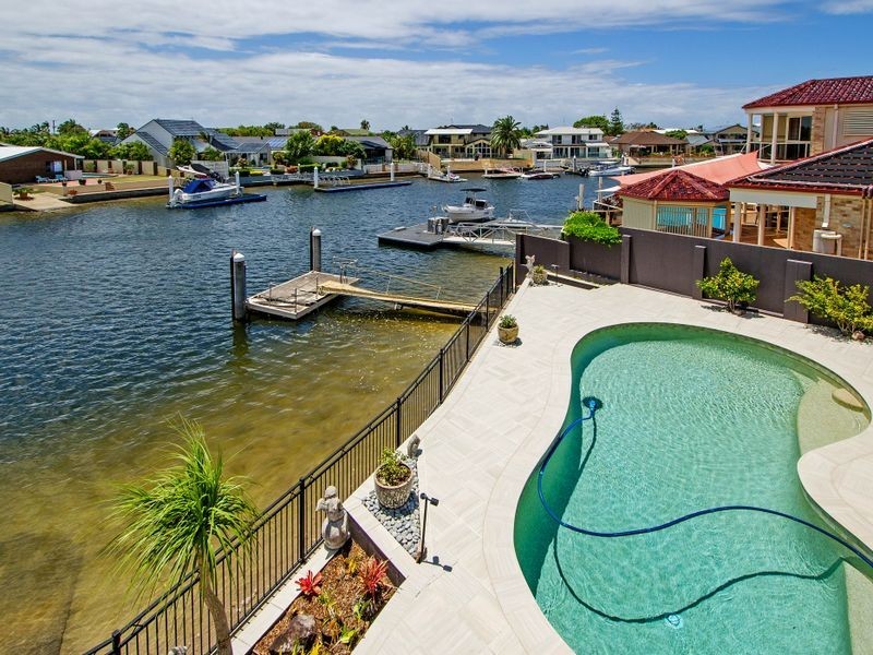 5 Wau Avenue, Runaway Bay QLD 4216