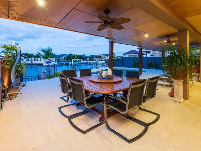 5 Wau Avenue, Runaway Bay QLD 4216