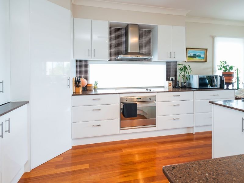 2/15 Errol Avenue, Paradise Point QLD 4216