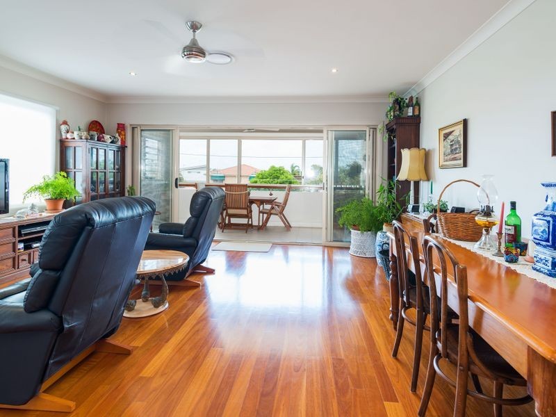 2/15 Errol Avenue, Paradise Point QLD 4216