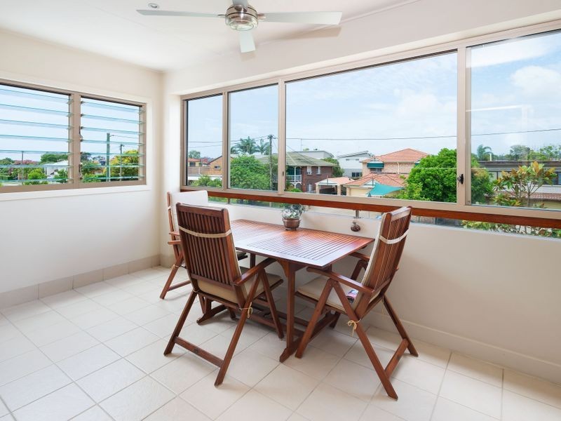 2/15 Errol Avenue, Paradise Point QLD 4216