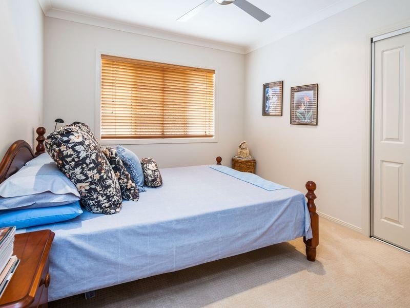 2/15 Errol Avenue, Paradise Point QLD 4216