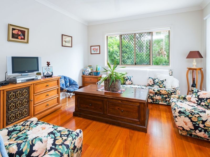 2/15 Errol Avenue, Paradise Point QLD 4216