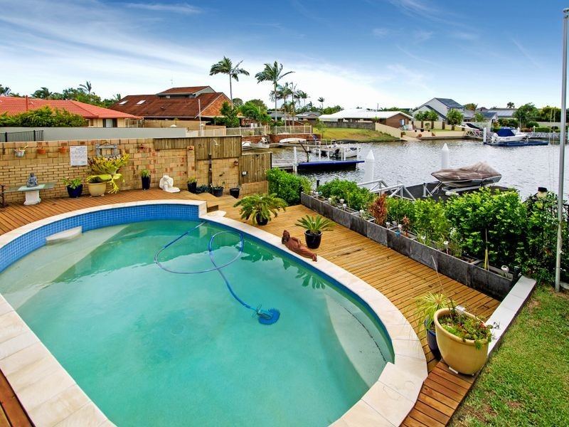 18 Wewak Avenue, Runaway Bay QLD 4216